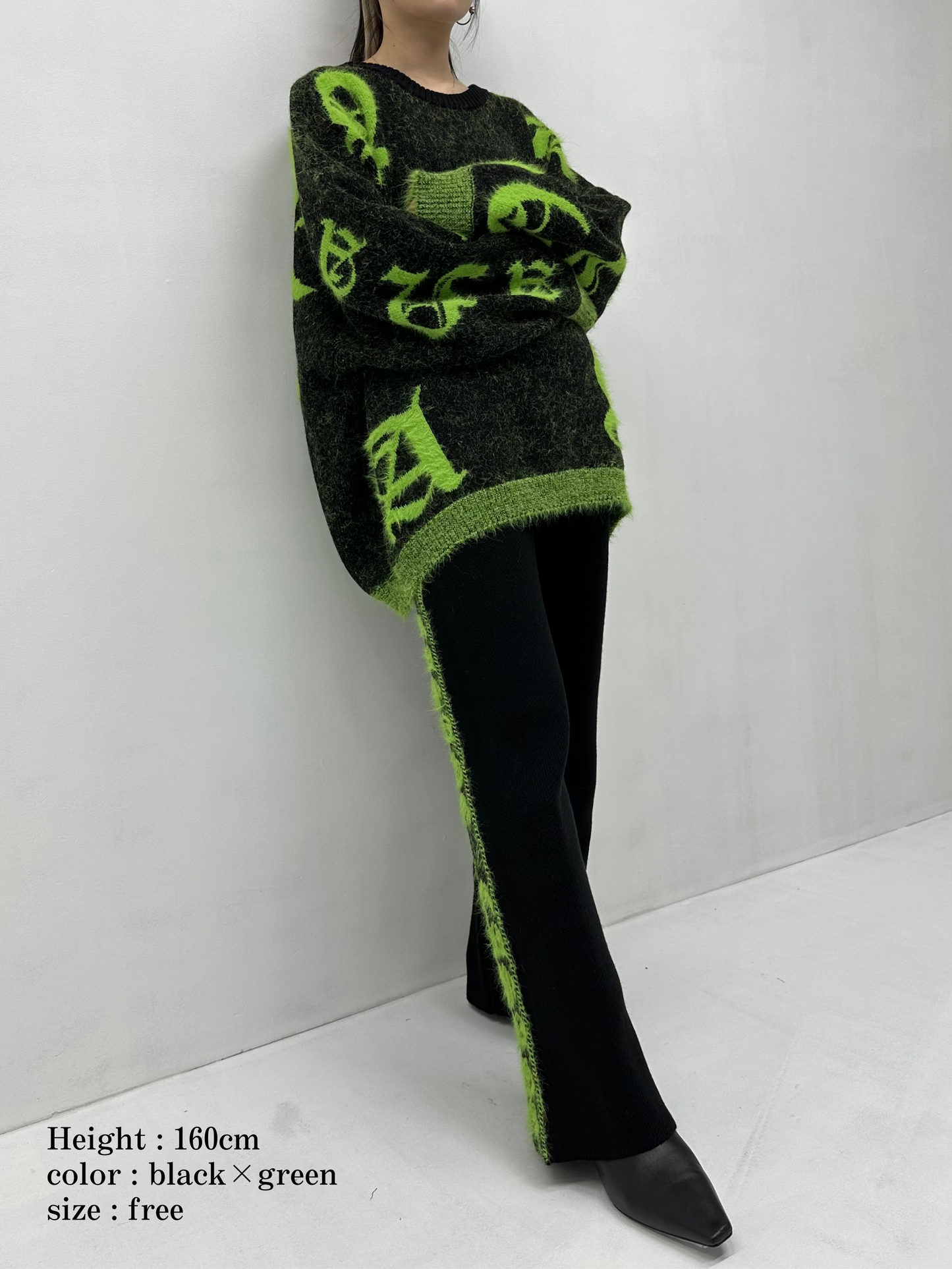 Random logo jacquard knit