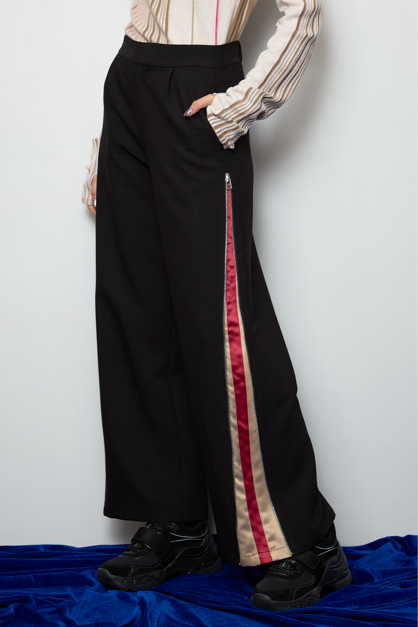 Side line color pants