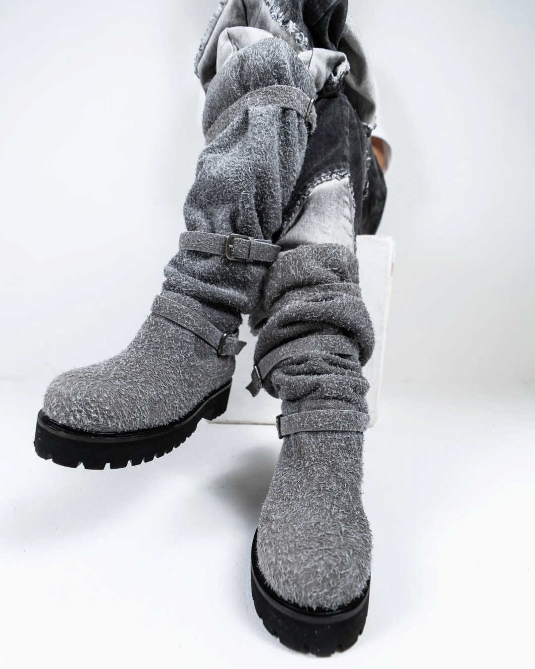 GRACIEUX LETHER BOOTS【Pale Gray Suede】