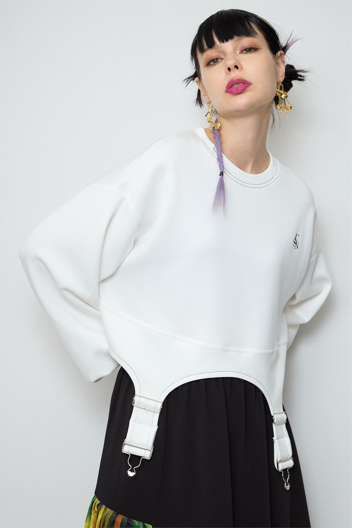 Irregular hem pullover