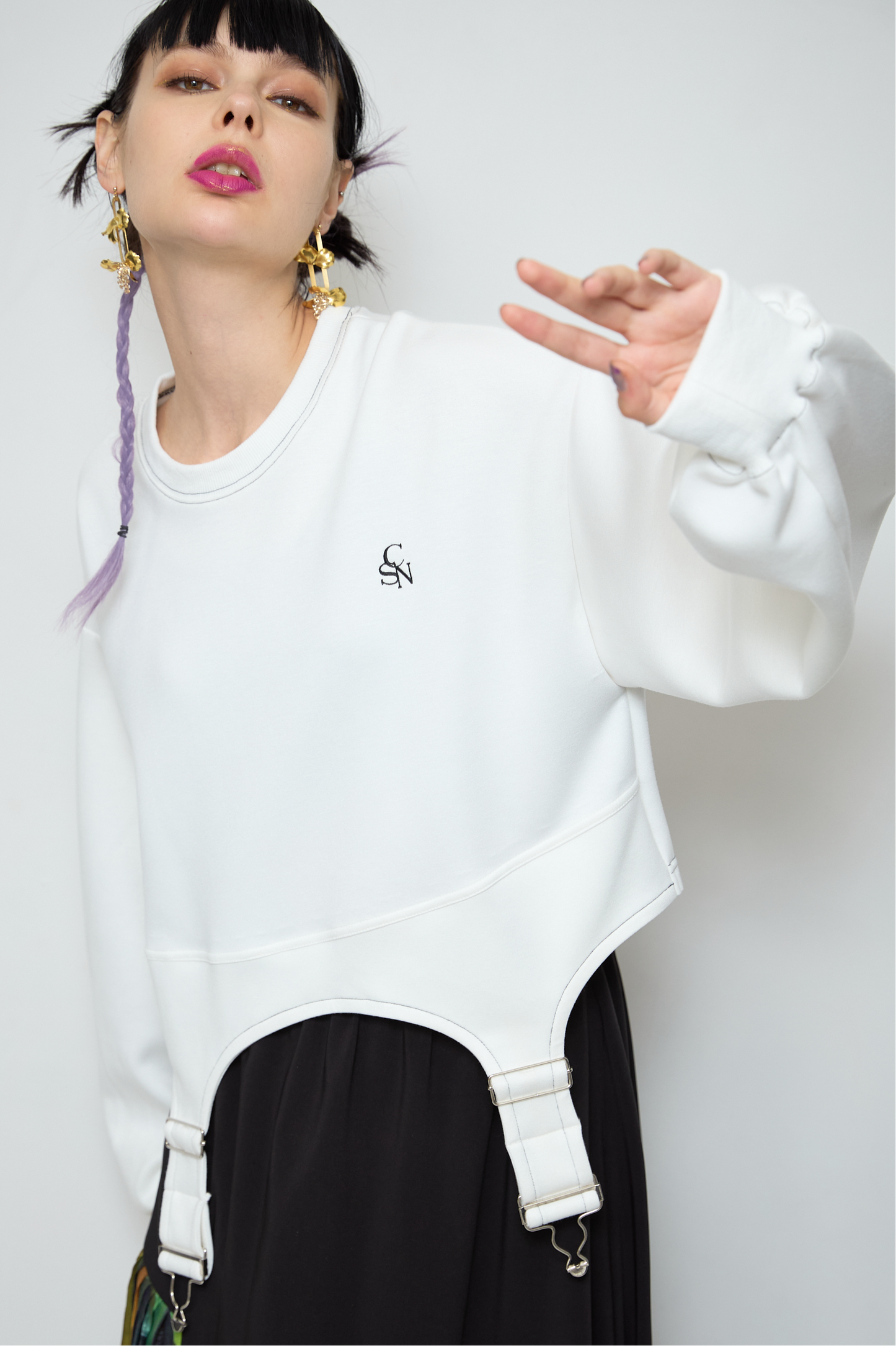 Irregular hem pullover