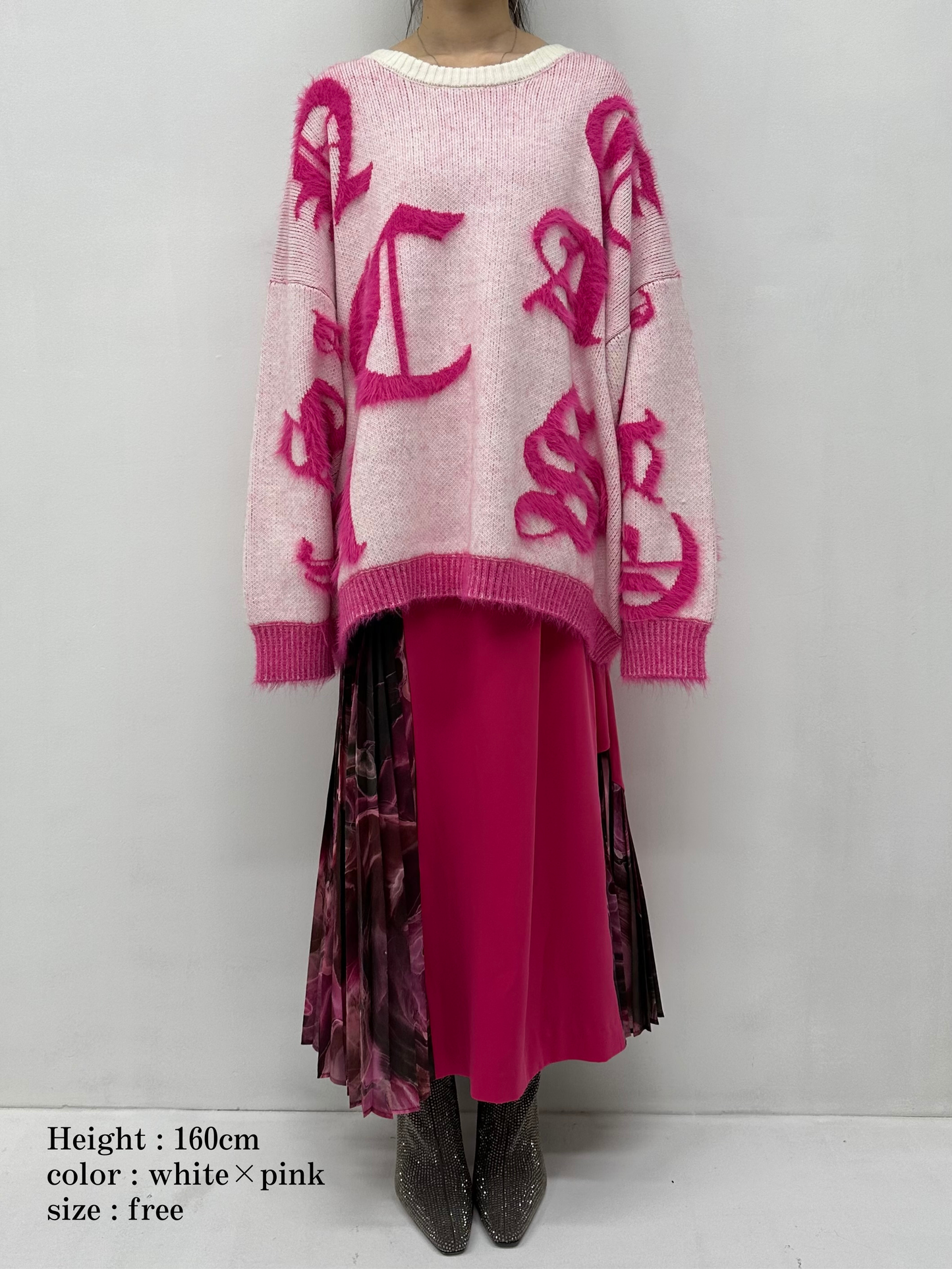 Random logo jacquard knit