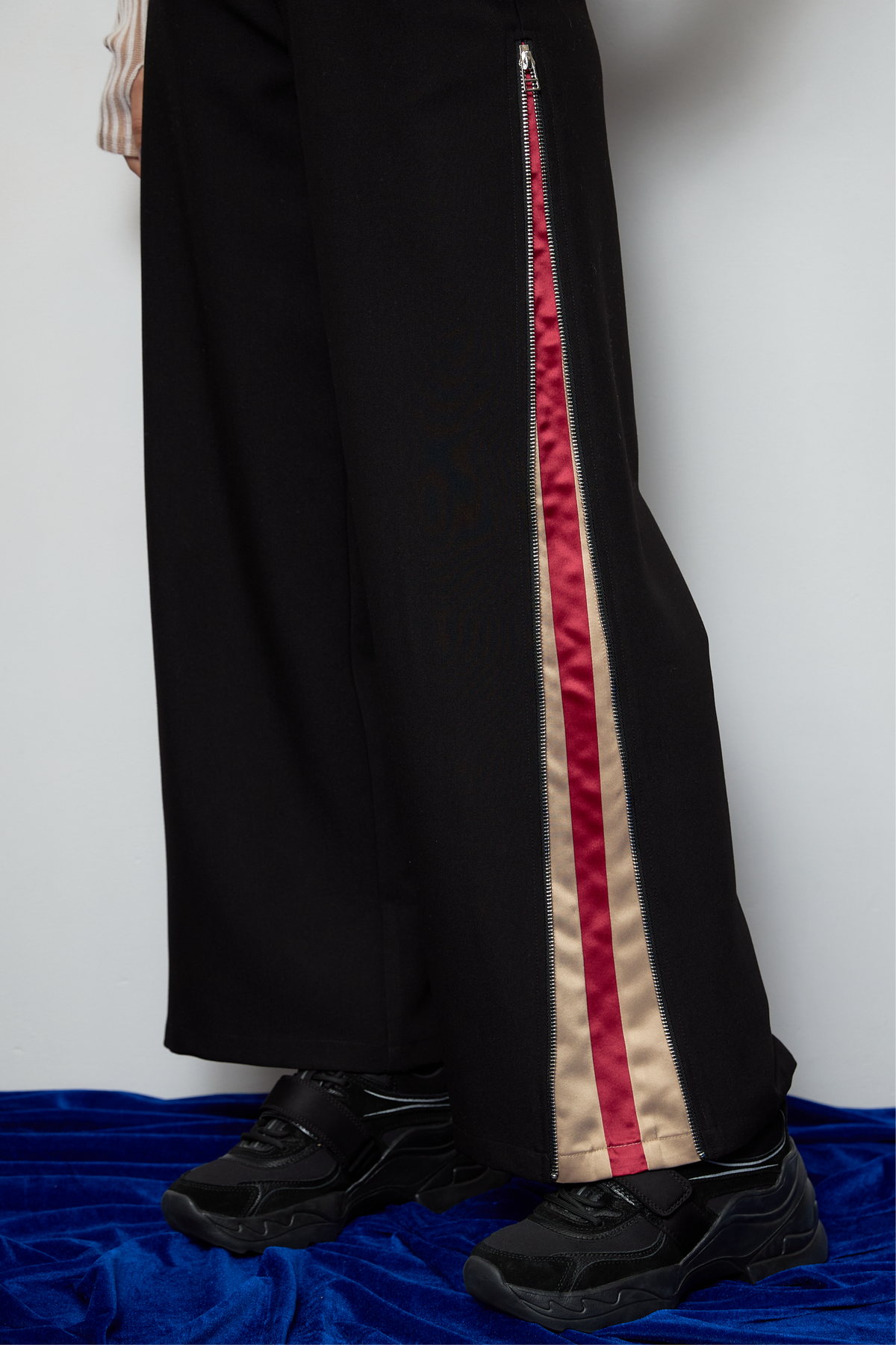 Side line color pants