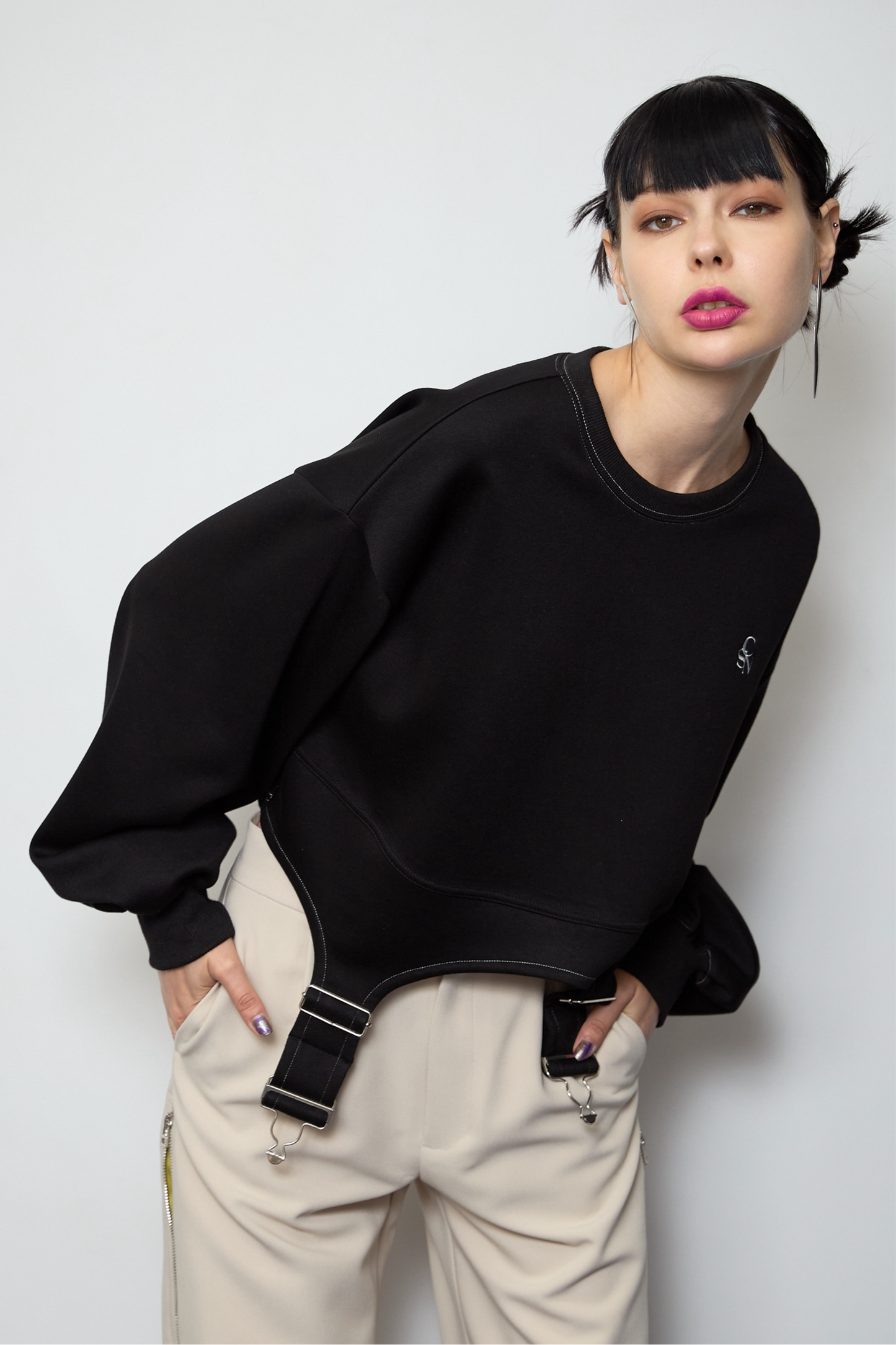 Irregular hem pullover