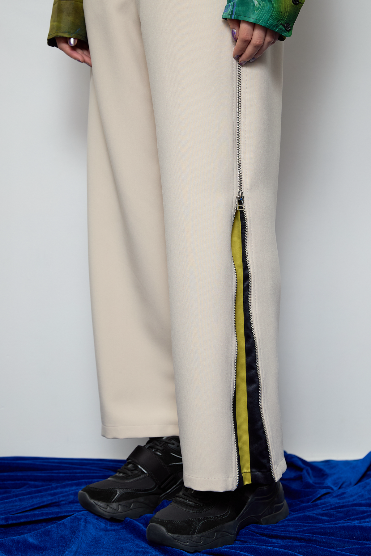 Side line color pants