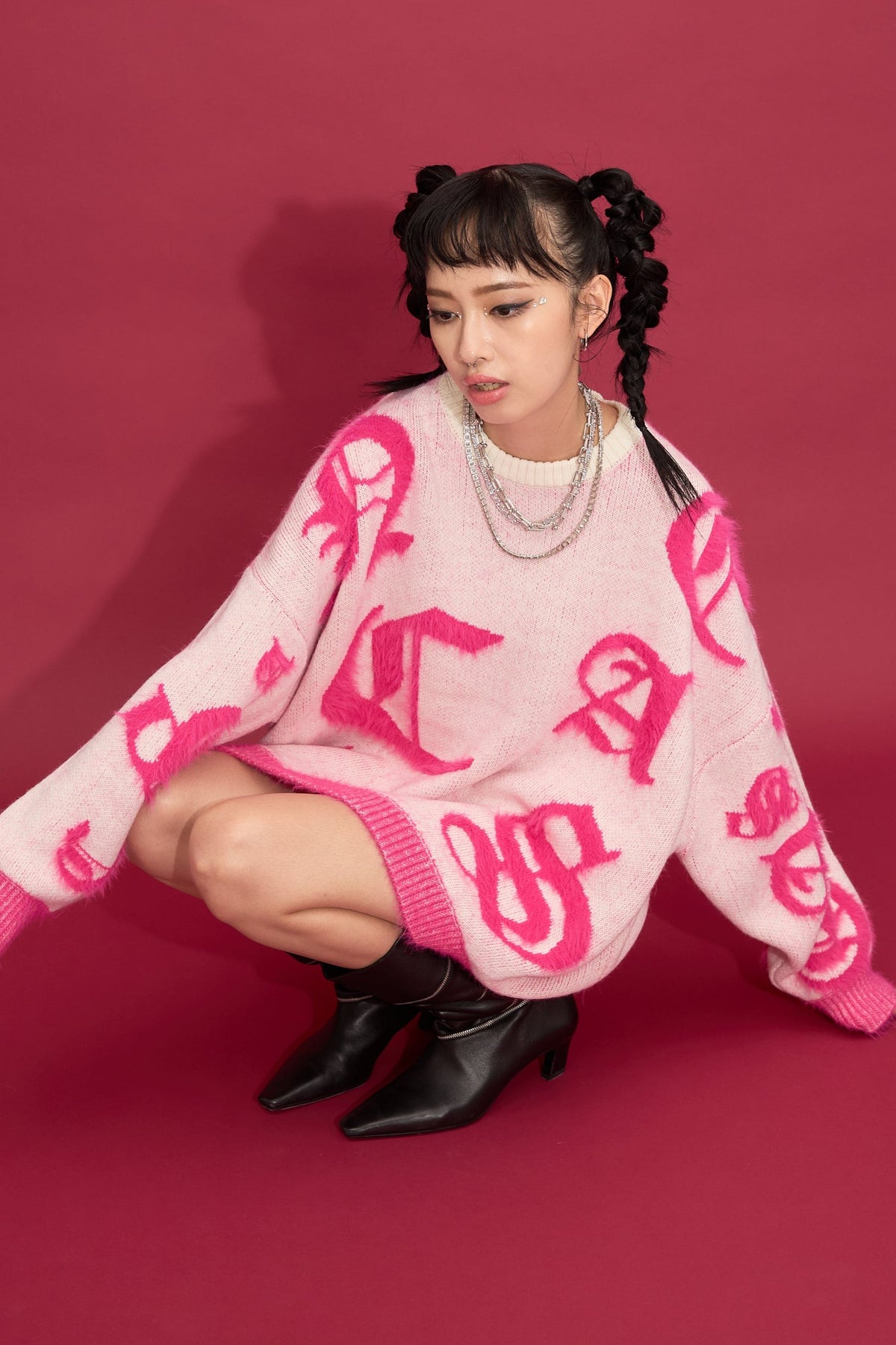 Random logo jacquard knit
