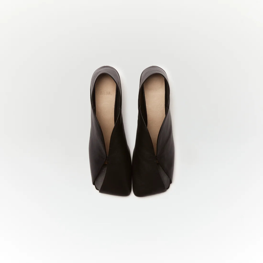 ERIN LETHER PUMPS【Black】