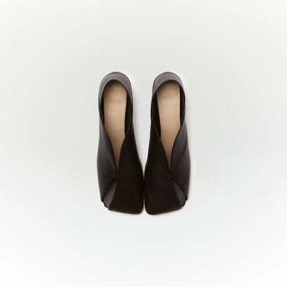 ERIN LETHER PUMPS【Black】