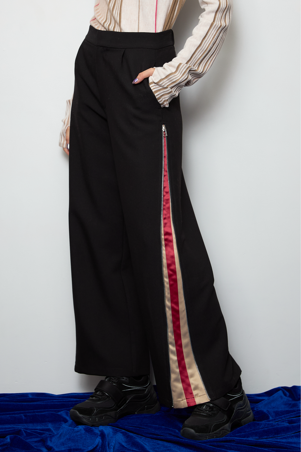 Side line color pants