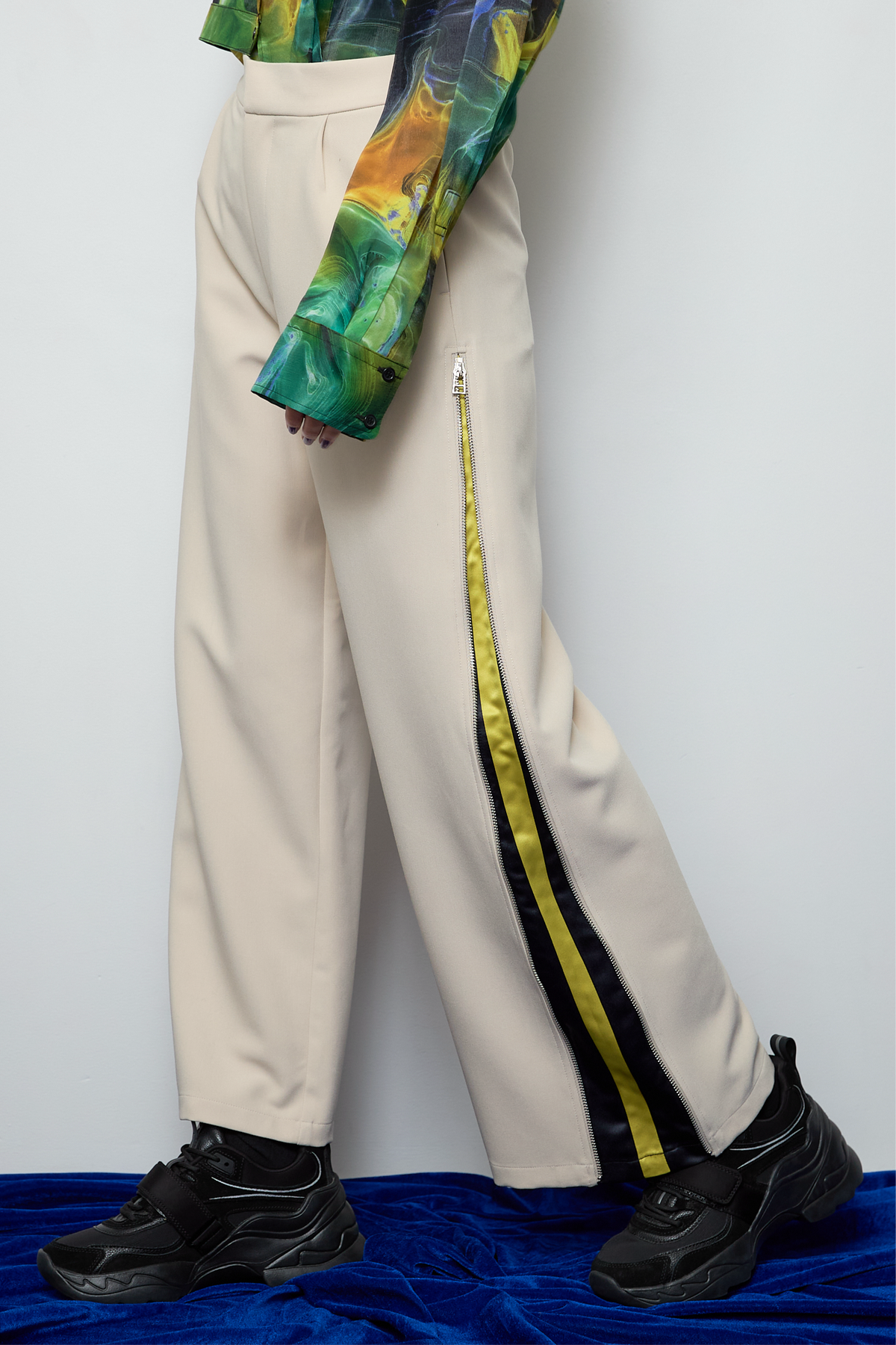 Side line color pants