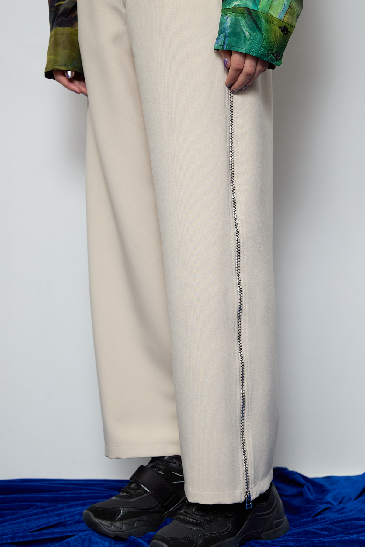 Side line color pants