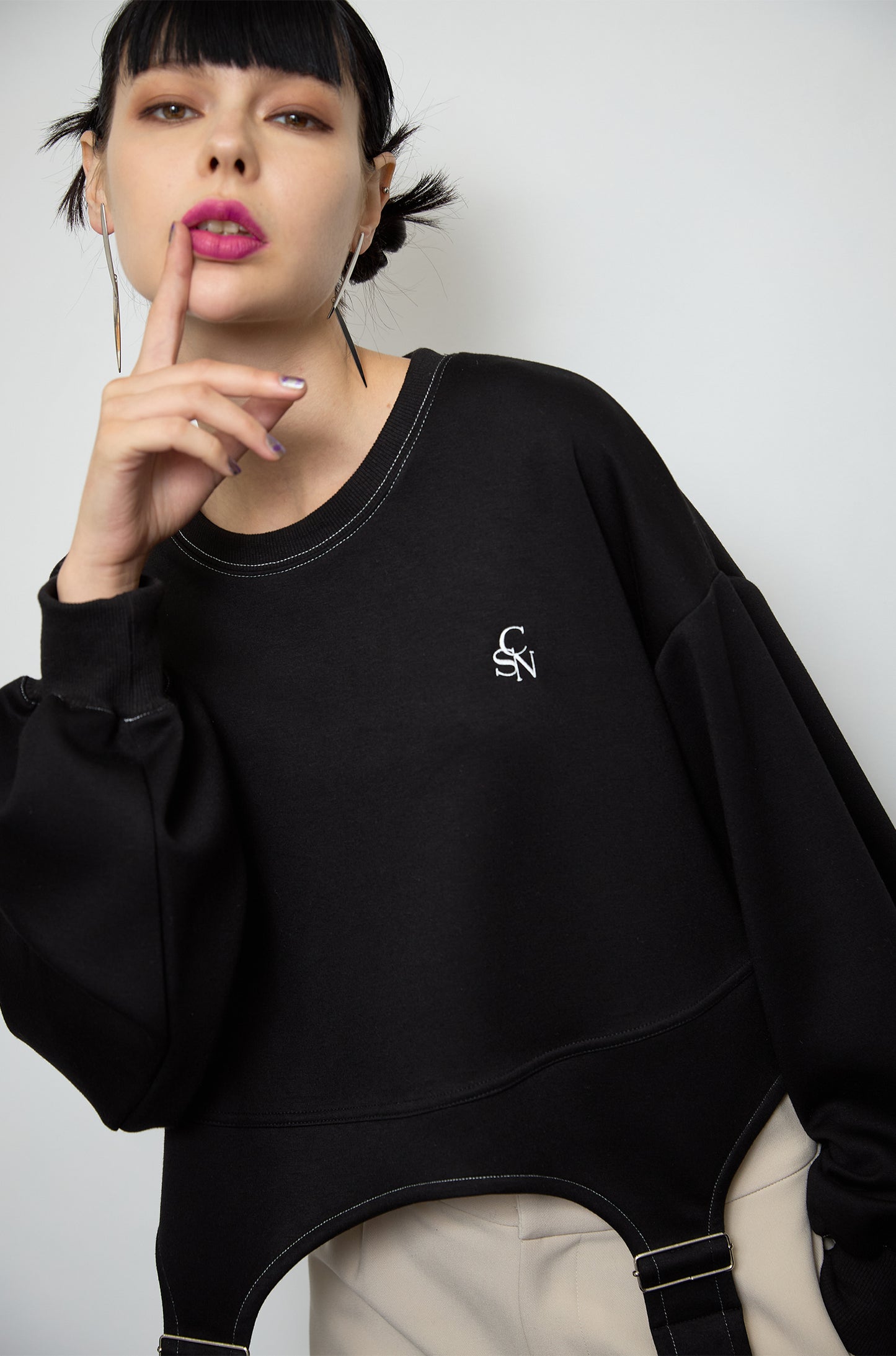 Irregular hem pullover