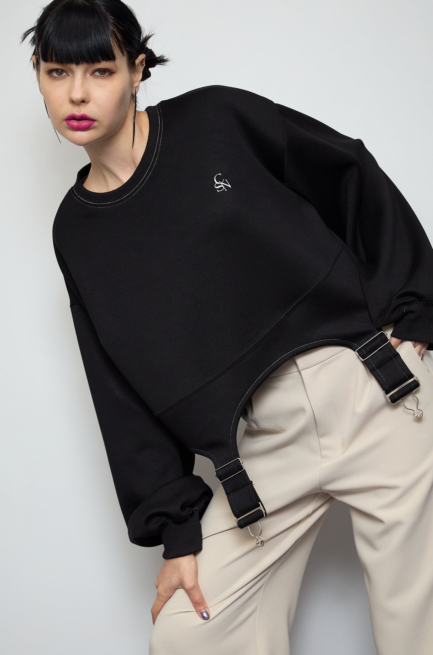 Irregular hem pullover