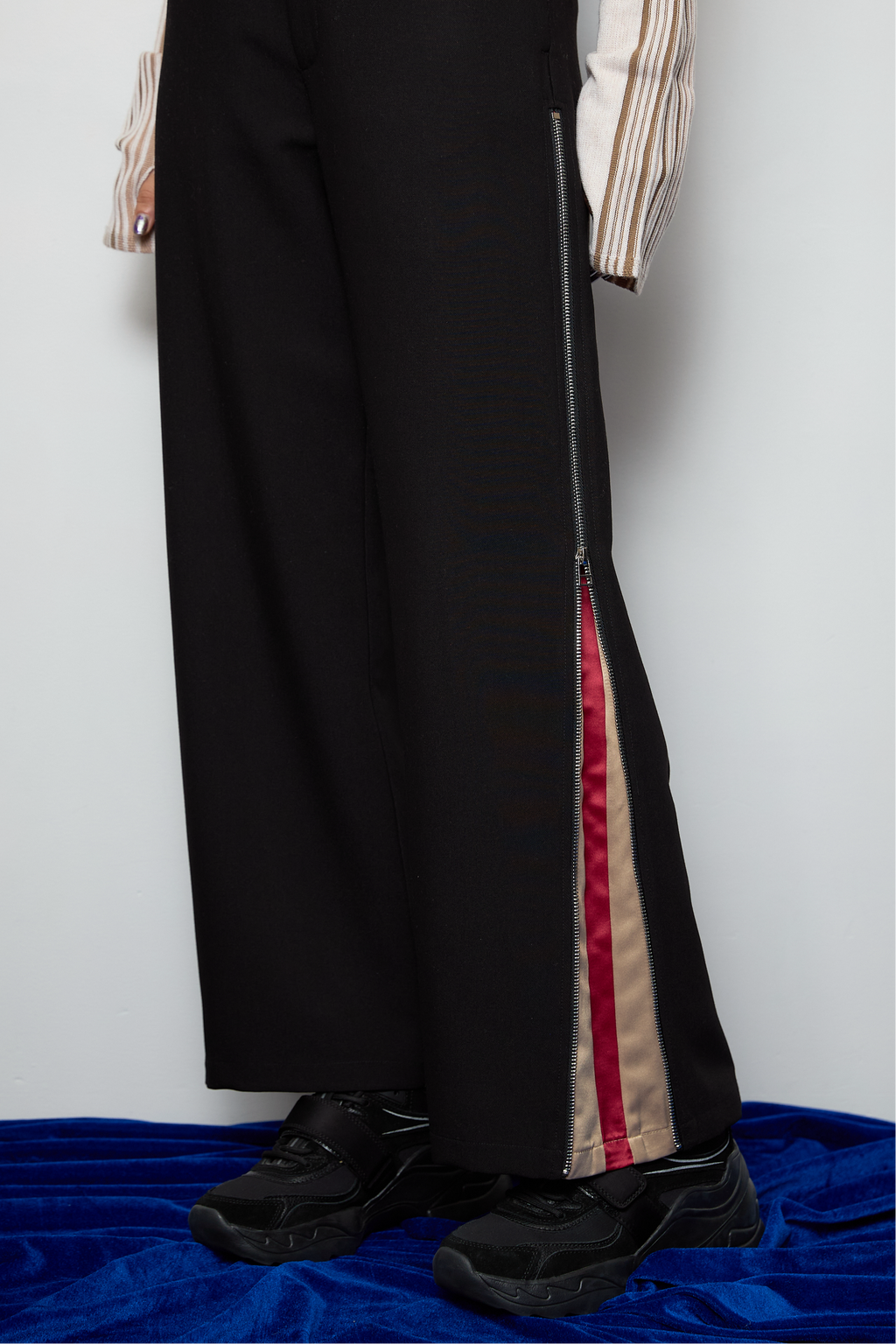 Side line color pants